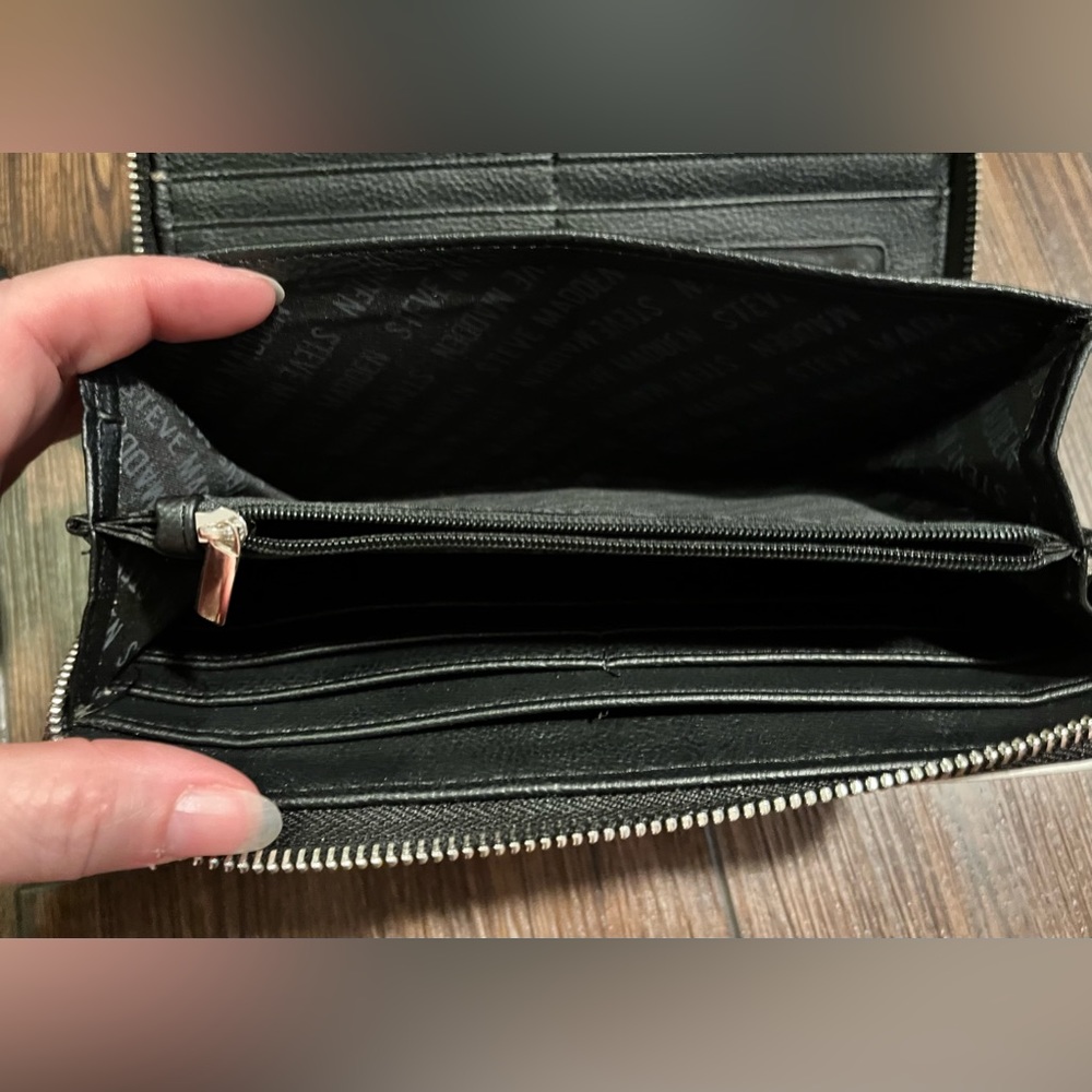 Steve Madden wallet/wristlet.  Zipper closure. Lots of space. Black & white. - Picture 7 of 15